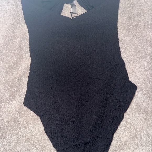 Bikinis - Picture 3 of 4